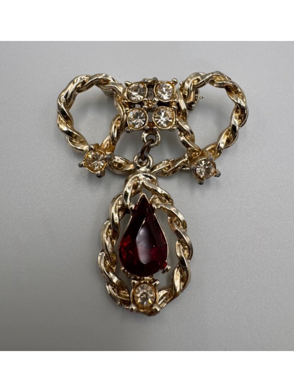 Vintage Red Glass Rhinestone Dangle Brooch Gold Tone Rope Twist